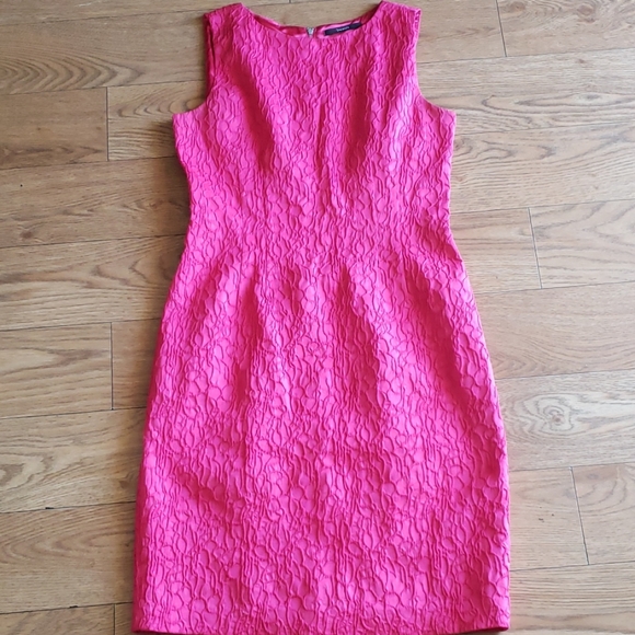Tahari Dresses & Skirts - Pretty Pink Dress !